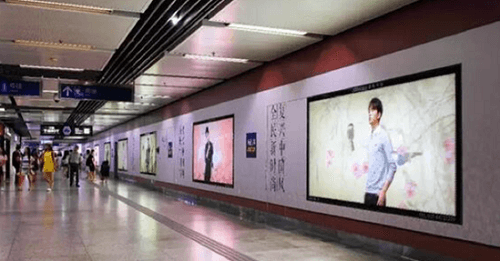 陳曉+裸眼3D驚現(xiàn)在地鐵櫥窗，還不趕緊去偶遇 ！