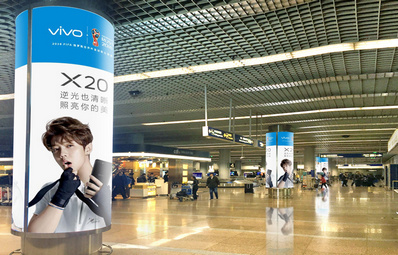 北京機(jī)場(chǎng)T2國際到達(dá)行李廳包柱燈箱廣告