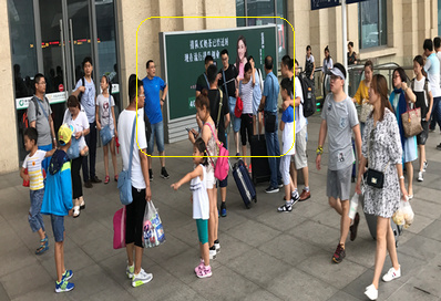 濟南西高鐵站燈箱廣告（東進(jìn)站口）