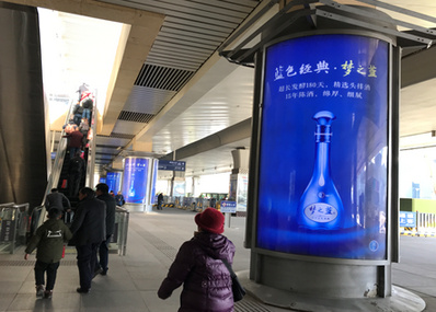 濟南西高鐵站包柱燈箱廣告（東廣場進(jìn)站口）