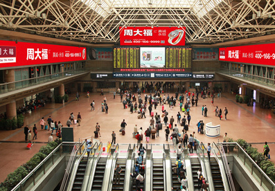 進(jìn)站大廳二層三面翻廣告