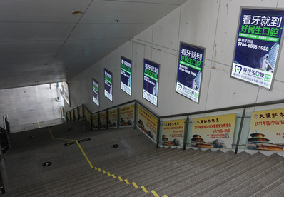 A1、B1電梯通道小燈箱廣告