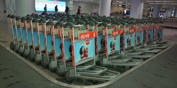 ?？诿捞m機場手推車廣告