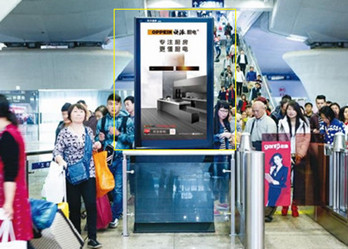 投放廣州南高鐵站刷屏機廣告周期是多長時間?
