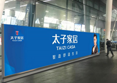 成都機(jī)場(chǎng)T2航站樓到達(dá)A、B出口之間燈箱廣告
