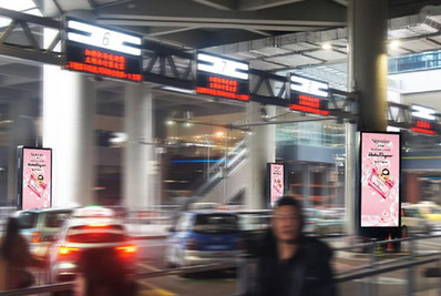 上海虹橋機場T2到達(dá)出租等待區(qū)刷屏機廣告