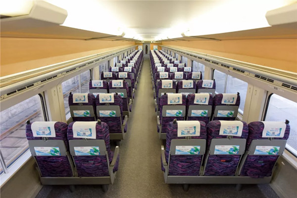 伊貝詩(shī)高鐵列車(chē)冠名廣告