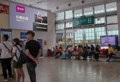 古鎮(zhèn)站售票廳近A、B進(jìn)出站口燈箱廣告