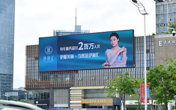 2020上半年戶外廣告投放刊例花費688億元，市場恢復(fù)增長態(tài)勢！