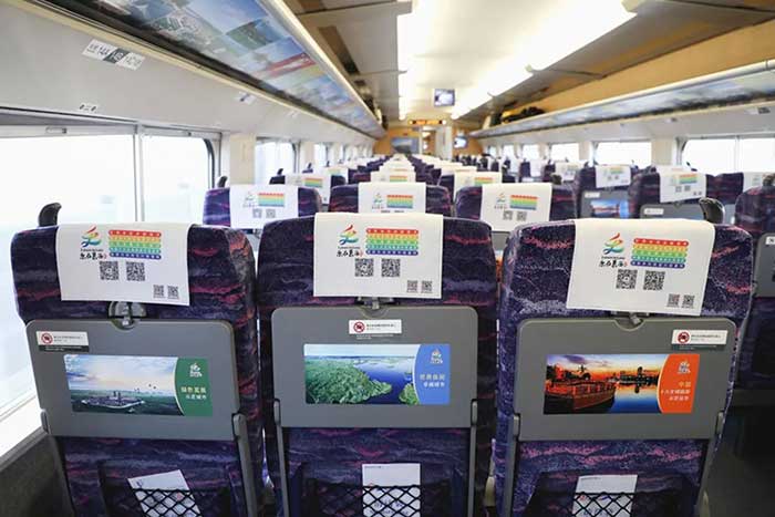福田列車(chē)小桌板、頭枕巾廣告