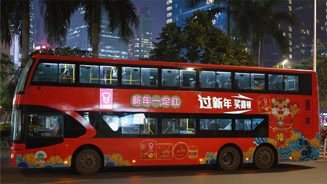 廣州公交車廣告又出新花樣，發(fā)光巴士來了！