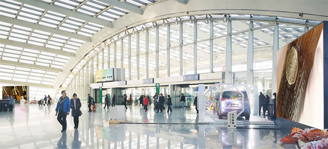北京首都機(jī)場(chǎng)T3GTC問(wèn)詢(xún)中心雙屏LED