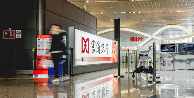 昆明機場F3國內出發(fā)安檢通道落地燈箱廣告