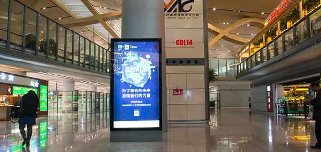 昆明機場F2層國內出發(fā)候機區(qū)站立式燈箱廣告