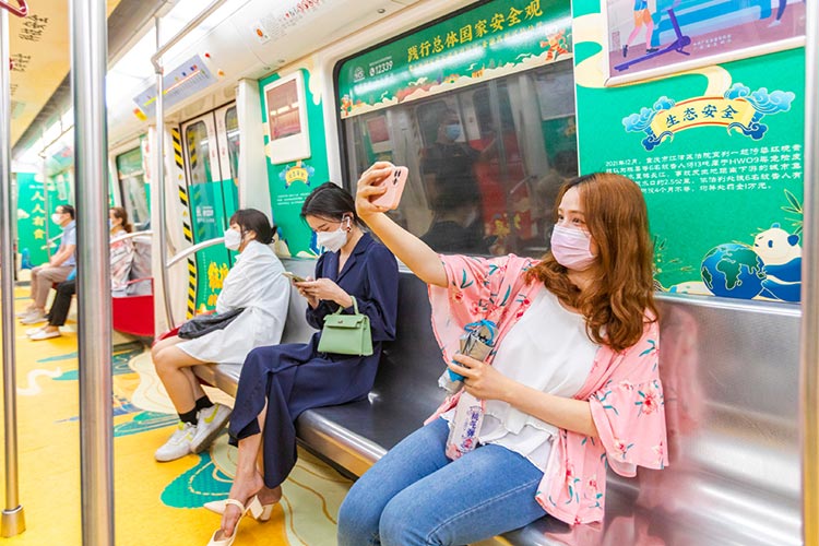 國(guó)家安全教育日廣佛地鐵品牌列車3