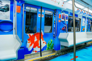 福州地鐵列車廣告價(jià)格多少錢？福州地鐵金魚(yú)主題車廂內(nèi)包車廣告
