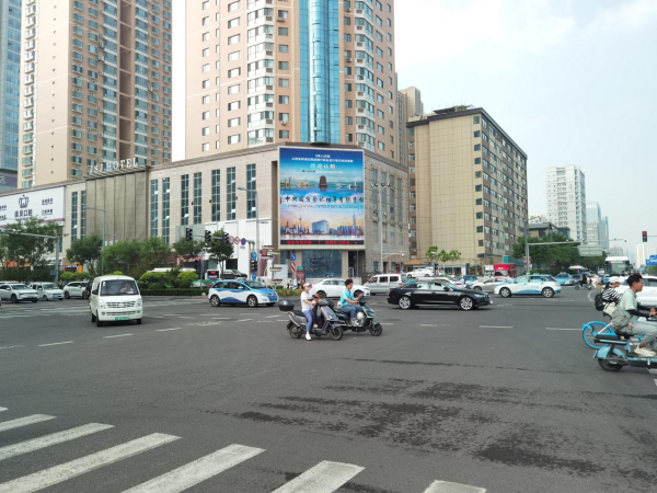 太原LED廣告價(jià)格優(yōu)勢(shì)？太原親賢街長治路供電大廈王府井LED大屏廣告