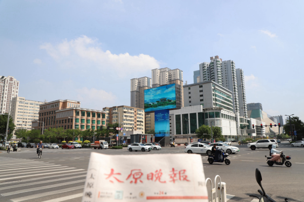 太原LED廣告價(jià)格？太原親賢街長治路龍柱LED立柱廣告地標(biāo)金融案例