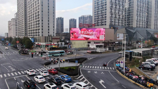 南昌地紅谷灘萬達(dá)廣場標(biāo)LED大屏廣告價(jià)格？南昌裸眼3D廣告優(yōu)勢報(bào)價(jià)