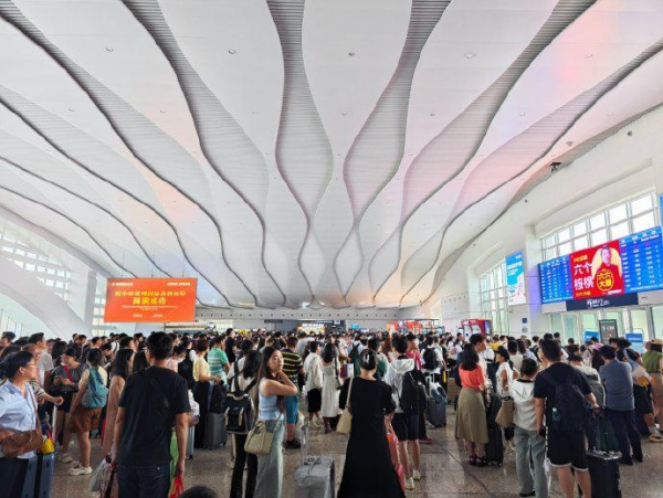連云港高鐵站廣告價格？連云港站高鐵LED廣告大屏廣告牌位置優(yōu)勢