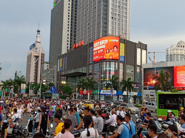南寧LED大屏廣告價格？南寧民族大道麗原天際會展航洋城LED大屏廣告