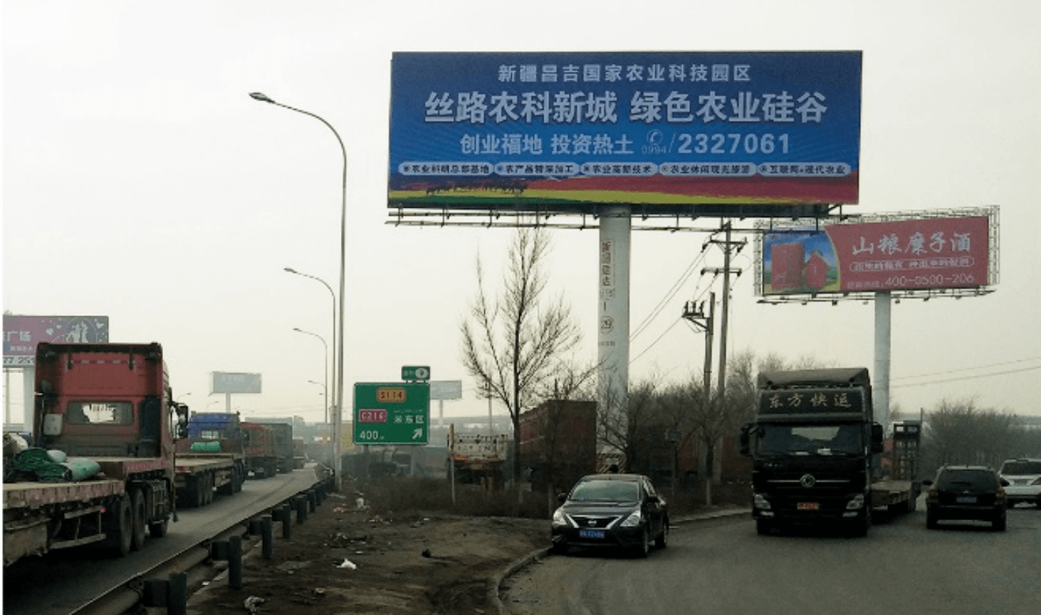 烏魯木齊機(jī)場(chǎng)高速立柱大牌廣告價(jià)格多少錢？高速?gòu)V告位置有哪些？