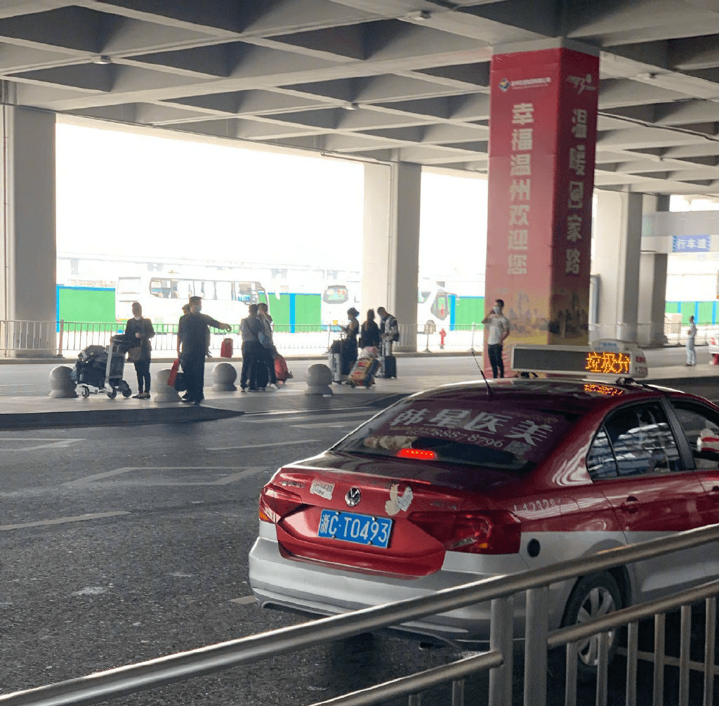 溫州出租車廣告價格多少錢？溫州出租車頂屏廣告出租車后窗貼廣告