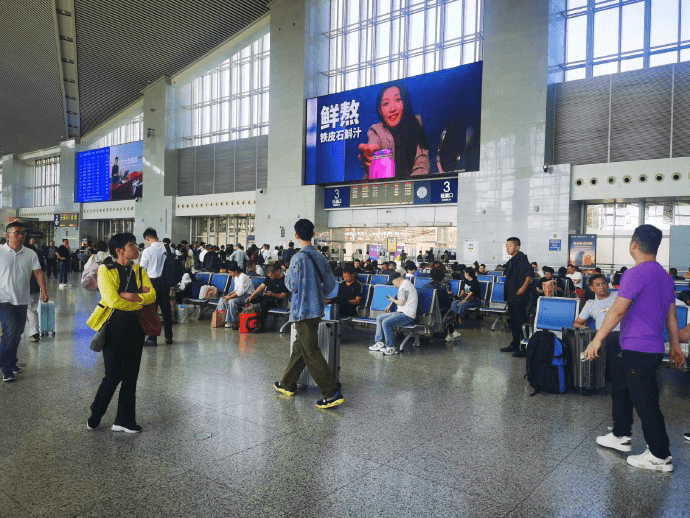 溫州南站廣告價(jià)格收費(fèi)多少錢？溫州南高鐵站春運(yùn)候車大廳廣告位