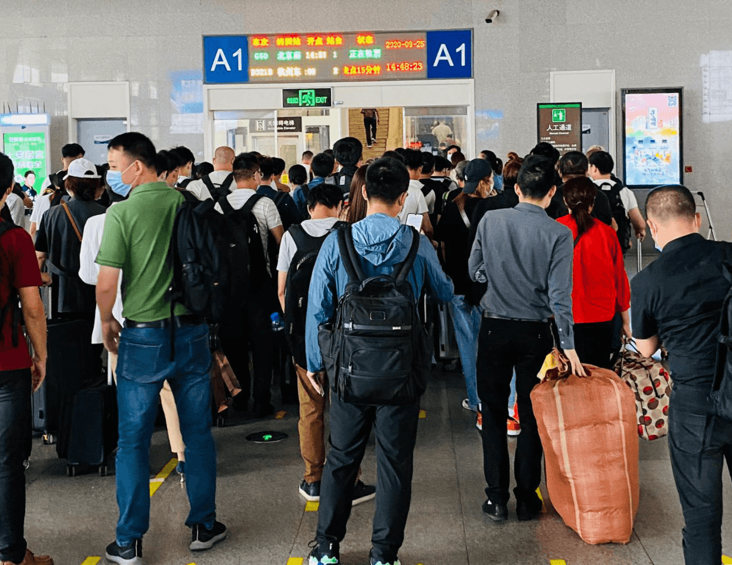 余姚北站廣告價格收費多少錢？余姚北高鐵站春運候車熱門廣告牌