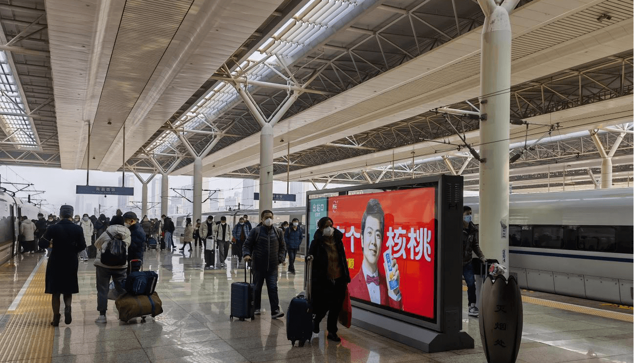 南昌西站廣告價(jià)格收費(fèi)多少錢？南昌西高鐵站春運(yùn)候車熱門廣告牌
