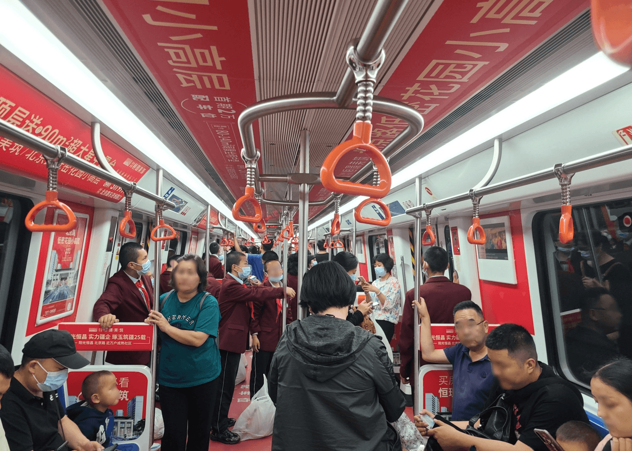 烏魯木齊地鐵列車(chē)廣告價(jià)格收費(fèi)？烏魯木齊地鐵內(nèi)包車(chē)廣告案例圖