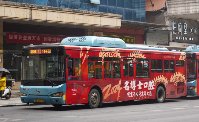 重慶公交車(chē)巴士廣告價(jià)格收費(fèi)標(biāo)準(zhǔn)，重慶公交車(chē)身貼廣告案例優(yōu)勢(shì)