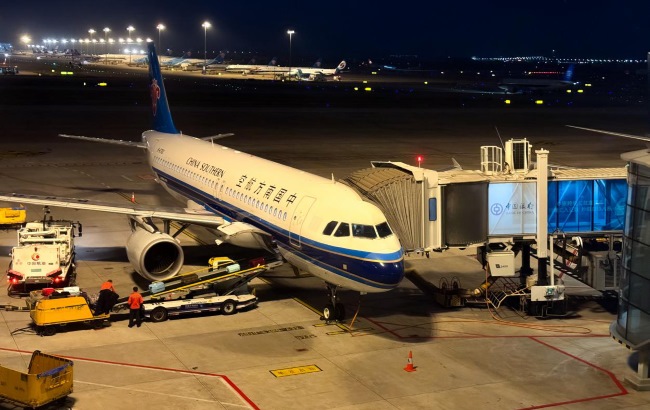 廣州白云機(jī)場廣告價(jià)格收費(fèi)，廣州機(jī)場廊橋停機(jī)坪戶外大牌廣告