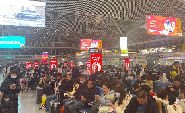 西安北站候車(chē)大廳廣告價(jià)格，西安北高鐵站最具性?xún)r(jià)比刷屏機(jī)廣告