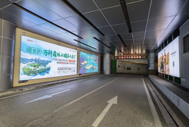 長沙停車場地下車庫燈箱廣告價格收費，長沙商場寫字樓停車場廣告