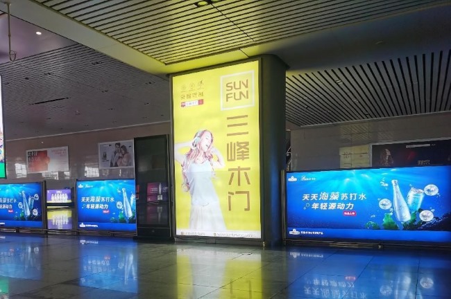 長春站長春西站廣告價格，長春火車站長春西高鐵站出站通道廣告