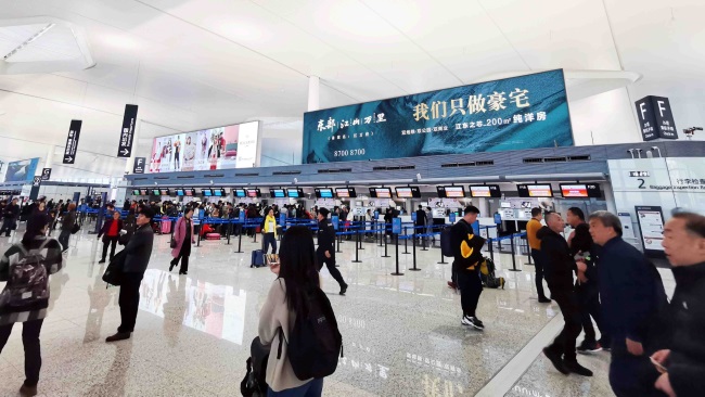 寧波櫟社機場T2航站樓出發(fā)大廳橫牌廣告牌，寧波機場廣告價格收費