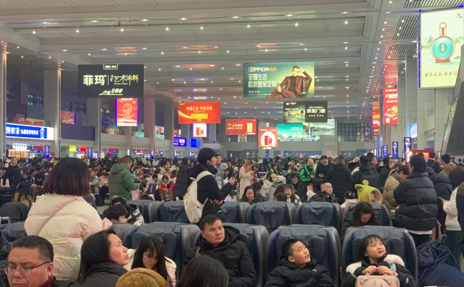 重慶北站候車大廳最大廣告牌位置燈箱廣告，重慶北高鐵站廣告價格
