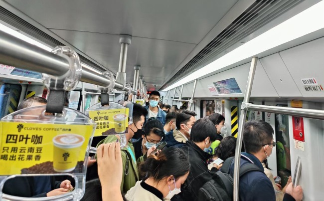 昆明地鐵車廂拉手列車拉環(huán)廣告優(yōu)勢分析，昆明地鐵廣告價格收費