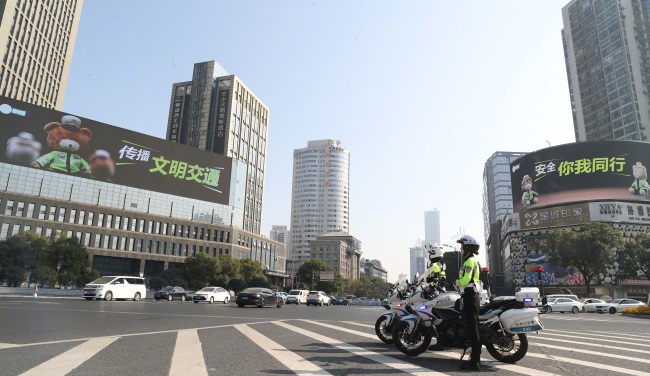 ?長沙芙蓉廣場路口樓頂雙屏LED大屏廣告，長沙戶外LED大屏廣告價格