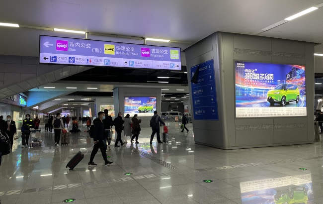 鄭州東高鐵站到達換乘大廳包柱燈箱廣告牌，鄭州東站廣告價格收費