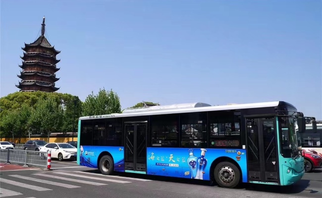 蘇州公交車巴士車身貼廣告價(jià)格收費(fèi)，蘇州公交車外車身廣告線路優(yōu)勢(shì)