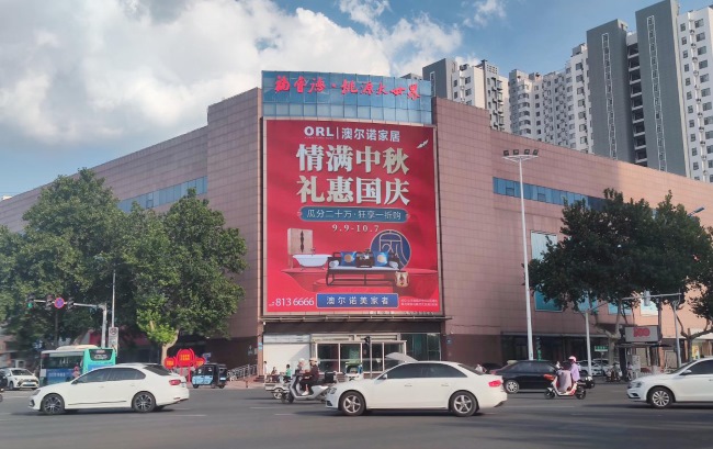 臨沂LED大屏廣告價(jià)格，臨沂桃園大世界樓體戶外小天鵝LED大屏廣告