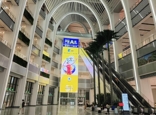 廣州白云站出站大廳直梯LED大屏廣告，廣州白云棠溪高鐵站廣告價格