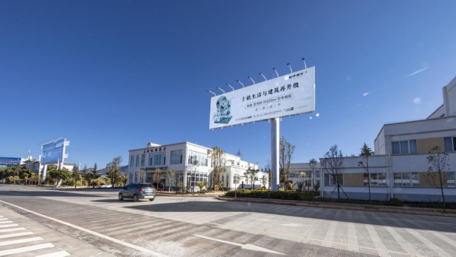 大理機(jī)場航站樓戶外立柱大牌圍擋廣告牌，大理機(jī)場廣告價格收費(fèi)