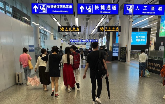 福田口岸三層往香港邊檢大廳墻面燈箱廣告，深圳福田口岸廣告價格