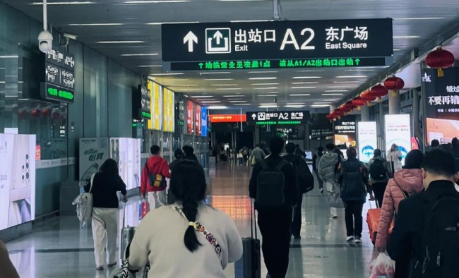 深圳北站到達(dá)出站通道燈箱廣告牌收費(fèi)，深圳北高鐵站廣告大屏價(jià)格