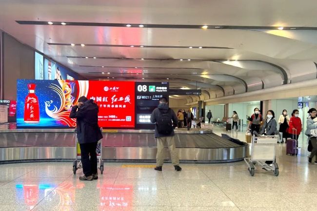 蘭州中川機場到達大廳行李轉(zhuǎn)盤LED大屏，蘭州機場LED大屏廣告價格