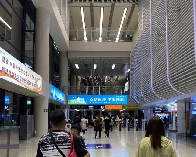 深圳福田口岸一層地鐵接駁出境大廳廣告，深圳福田口岸廣告價(jià)格
