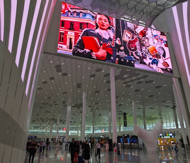 深圳機場到達ETC大廳高空雙面LED屏廣告，深圳寶安機場大屏廣告價格